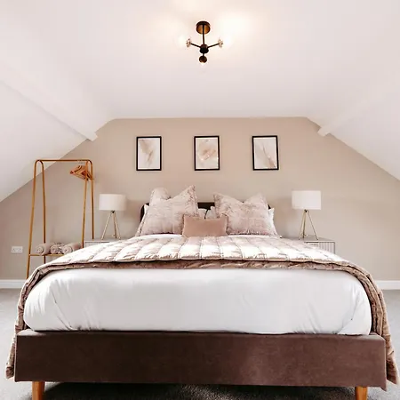 Seabreeze Retreat-luxury 2 Bedroom Apartment-free Private Gated Parking On-site * Scarborough
