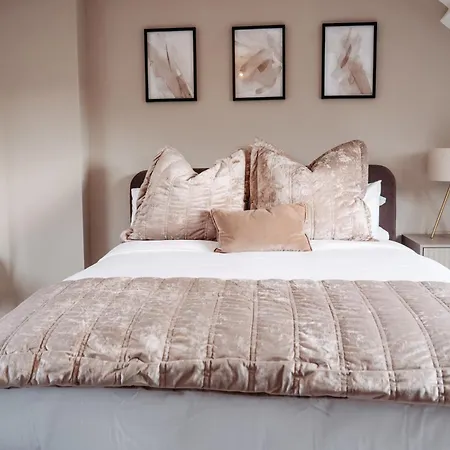 Seabreeze Retreat-luxury 2 Bedroom Apartment-free Private Gated Parking On-site