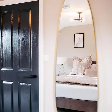 Seabreeze Retreat-luxury 2 Bedroom Apartment-free Private Gated Parking On-site Appartement Scarborough