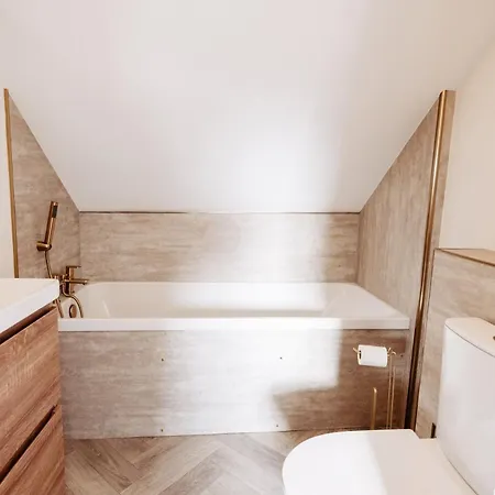 公寓 Seabreeze Retreat-luxury 2 Bedroom Apartment-free Private Gated Parking On-site *