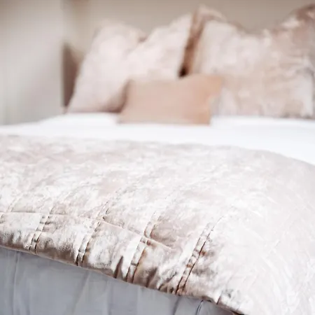 Seabreeze Retreat-luxury 2 Bedroom Apartment-free Private Gated Parking On-site * Scarborough