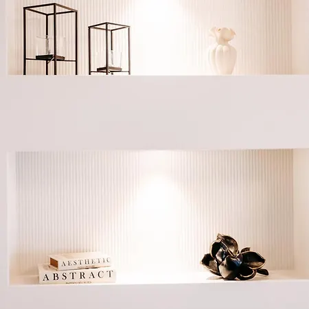 Seabreeze Retreat-luxury 2 Bedroom Apartment-free Private Gated Parking On-site Appartement *