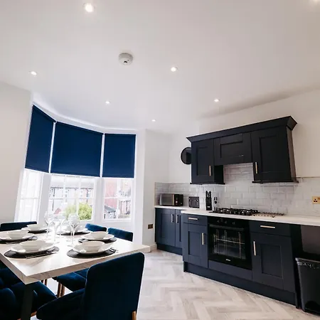 Seabreeze Retreat-luxury 2 Bedroom Apartment-free Private Gated Parking On-site