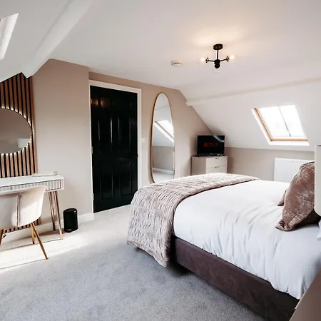 Seabreeze Retreat-luxury 2 Bedroom Apartment-free Private Gated Parking On-site Appartement *