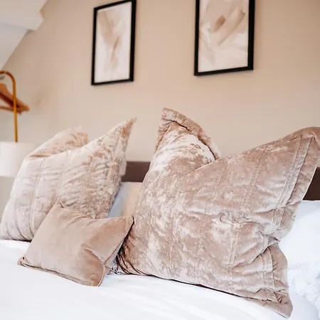 Seabreeze Retreat-luxury 2 Bedroom Apartment-free Private Gated Parking On-site
