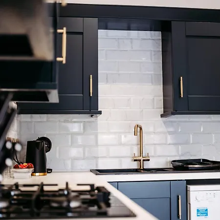 Seabreeze Retreat-luxury 2 Bedroom Apartment-free Private Gated Parking On-site Appartement Scarborough