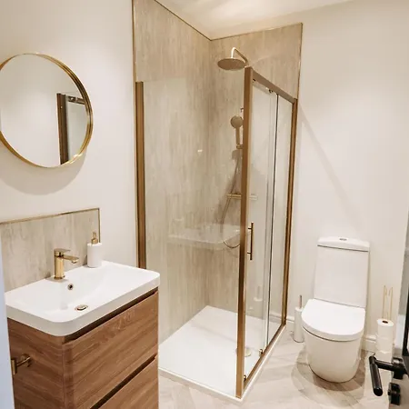Seabreeze Retreat-luxury 2 Bedroom Apartment-free Private Gated Parking On-site * 斯卡伯勒