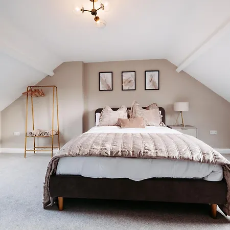 Seabreeze Retreat-luxury 2 Bedroom Apartment-free Private Gated Parking On-site *