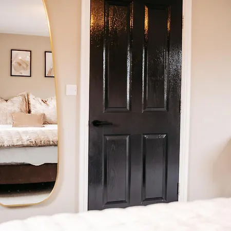 Seabreeze Retreat-luxury 2 Bedroom Apartment-free Private Gated Parking On-site Appartement Scarborough