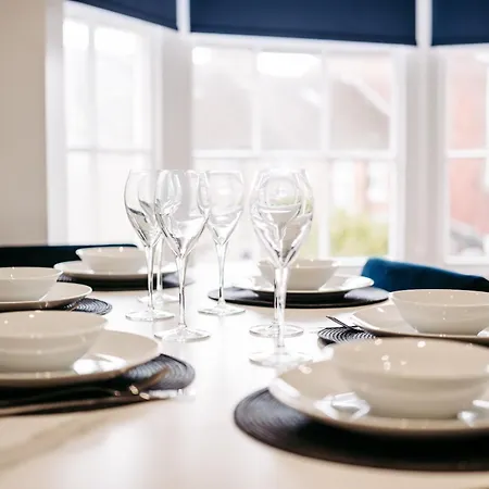 Seabreeze Retreat-luxury 2 Bedroom Apartment-free Private Gated Parking On-site Appartement Scarborough