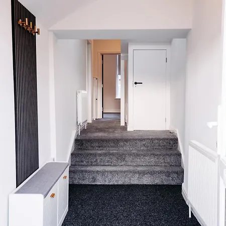 Seabreeze Retreat-luxury 2 Bedroom Apartment-free Private Gated Parking On-site