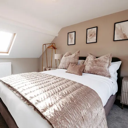 Seabreeze Retreat-luxury 2 Bedroom Apartment-free Private Gated Parking On-site Scarborough