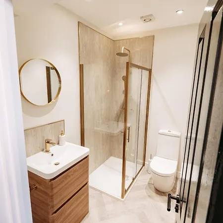 Seabreeze Retreat-luxury 2 Bedroom Apartment-free Private Gated Parking On-site
