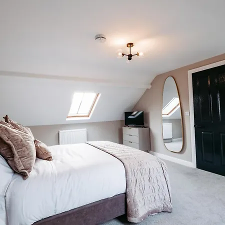 Seabreeze Retreat-luxury 2 Bedroom Apartment-free Private Gated Parking On-site Scarborough