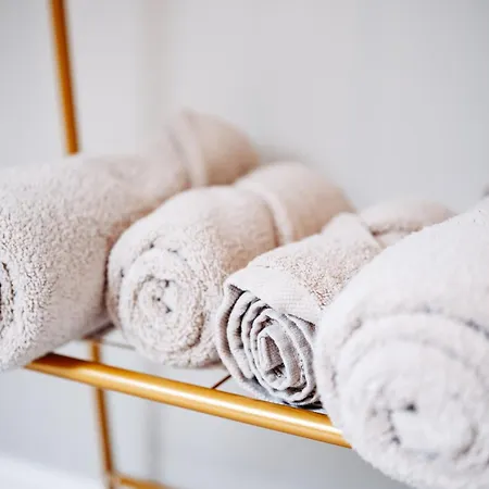 Seabreeze Retreat-luxury 2 Bedroom Apartment-free Private Gated Parking On-site * Scarborough
