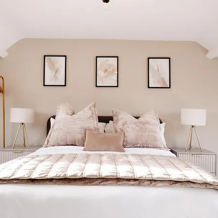 Seabreeze Retreat-luxury 2 Bedroom Apartment-free Private Gated Parking On-site Scarborough