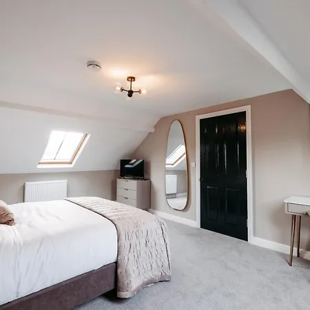 Seabreeze Retreat-luxury 2 Bedroom Apartment-free Private Gated Parking On-site